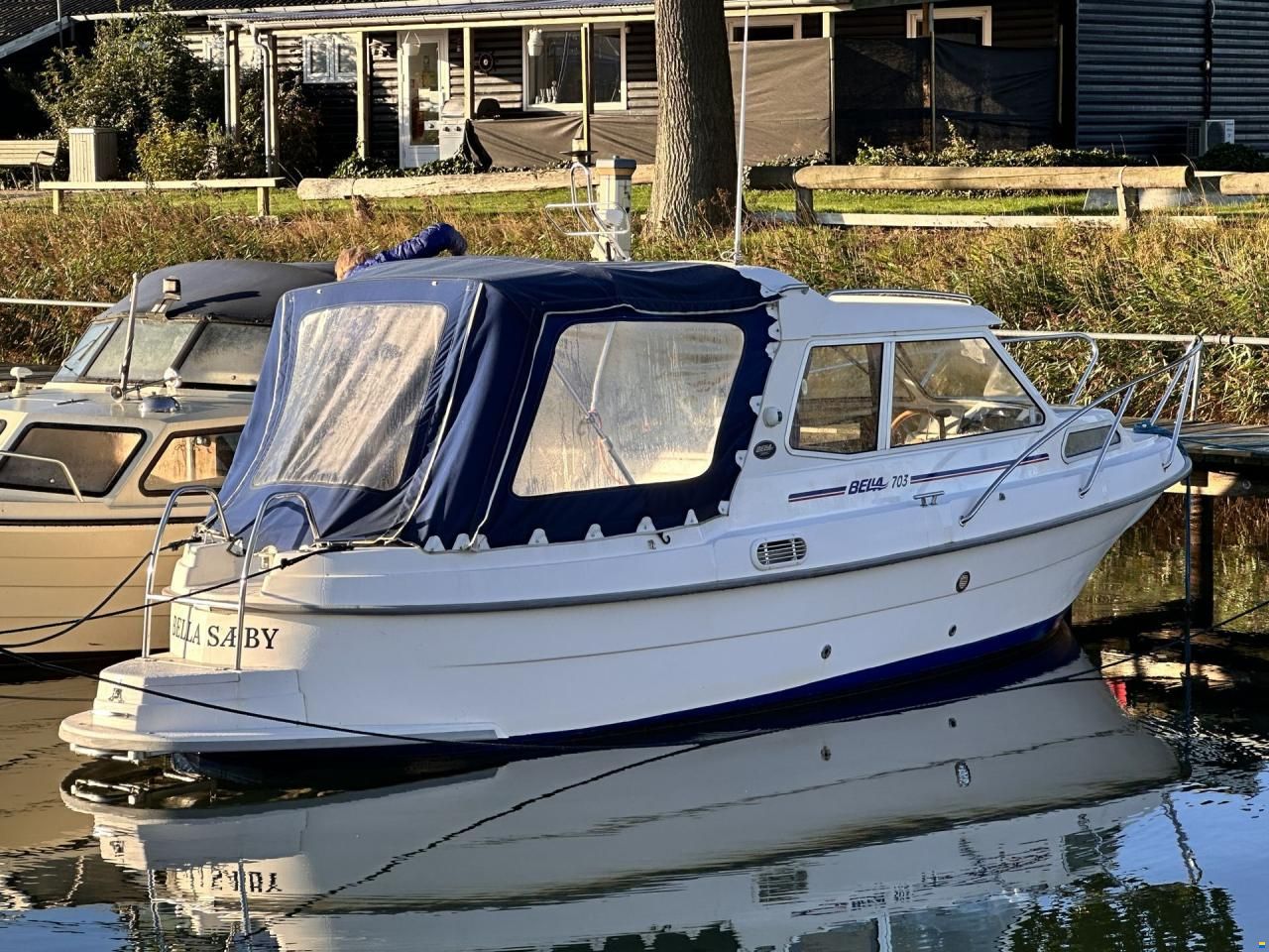 Bella 703
