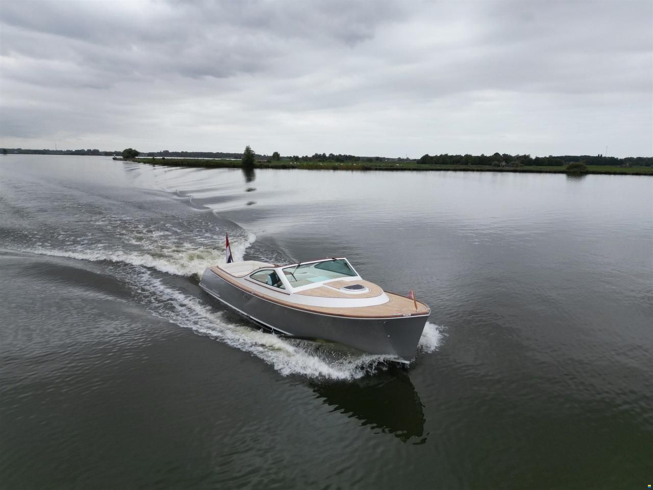 Long Island 33 Runabout