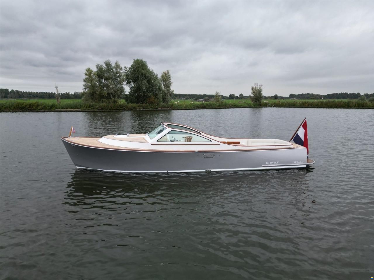 Long Island 33 Runabout