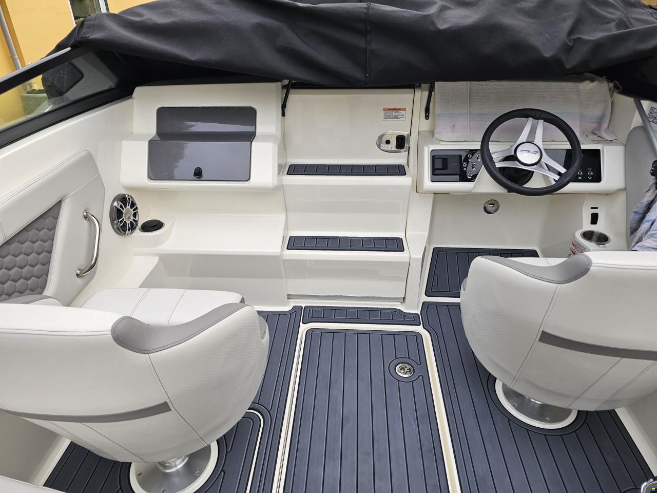 Sea Ray Sun Sport 230 OB