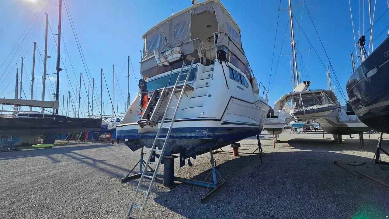 Cruisers 3850 aft