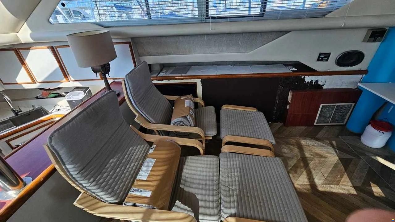 Cruisers 3850 aft