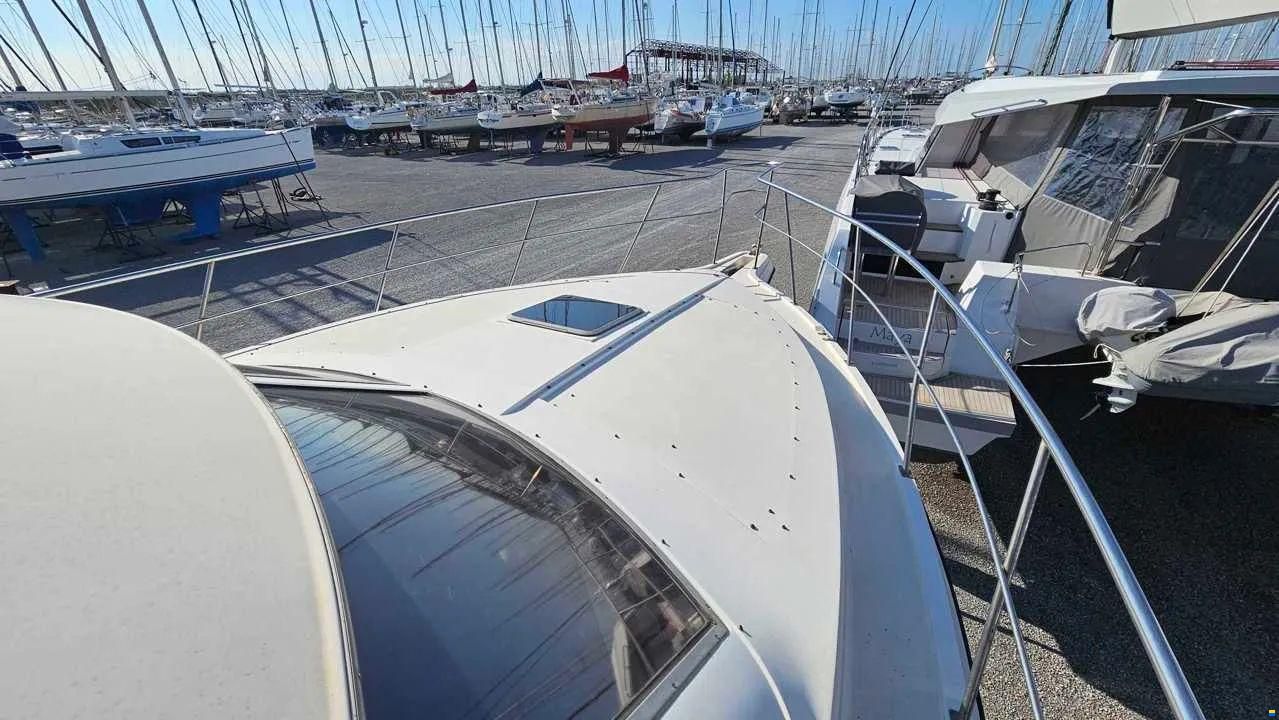 Cruisers 3850 aft