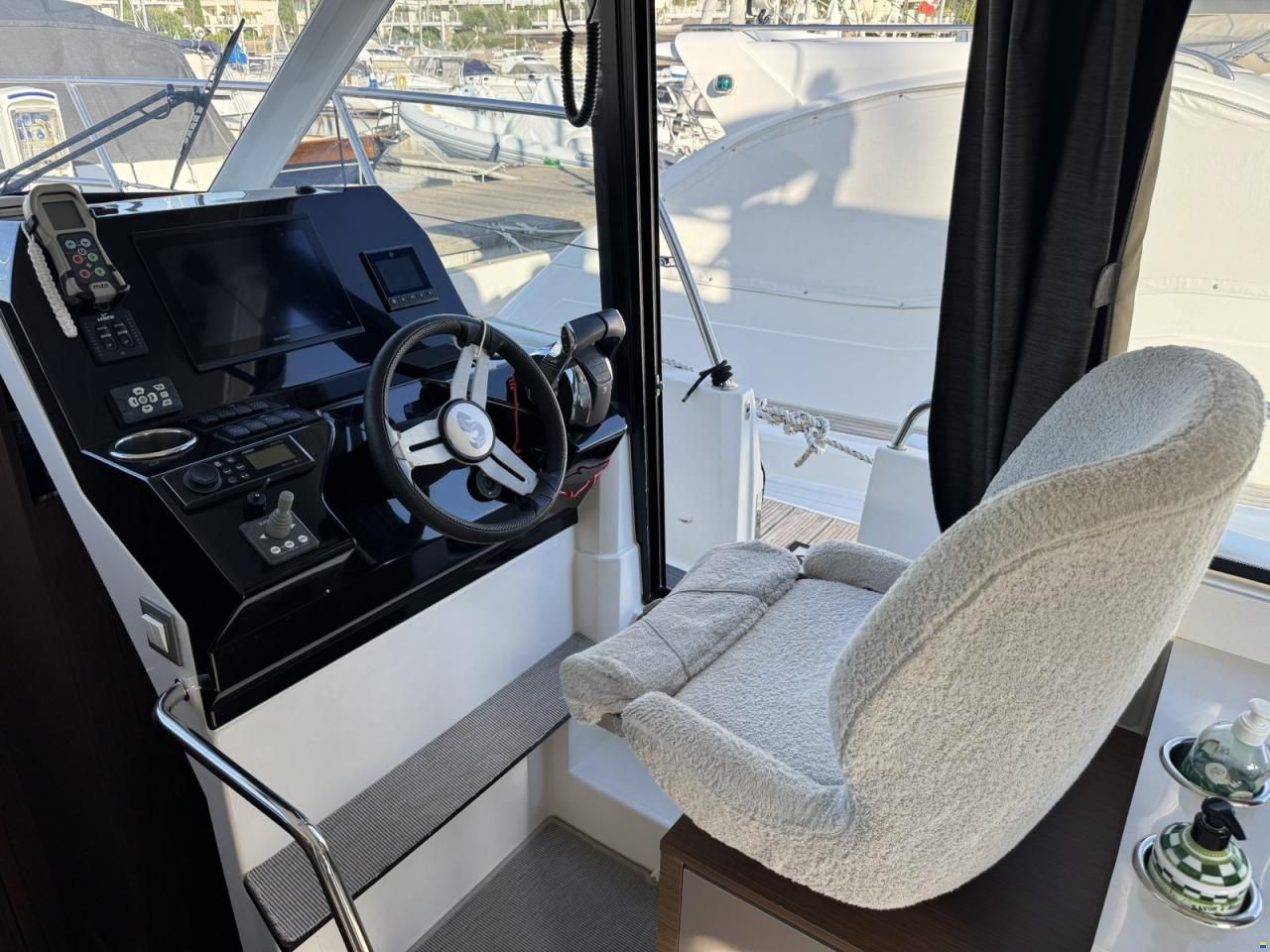 Beneteau Antares 11 Fly