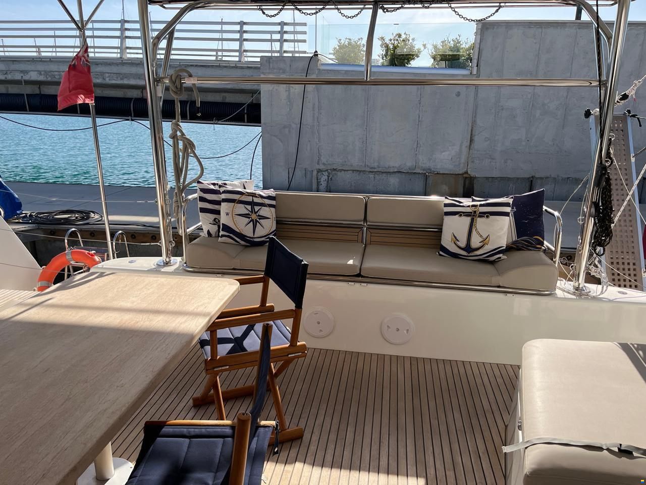 Lagoon 42