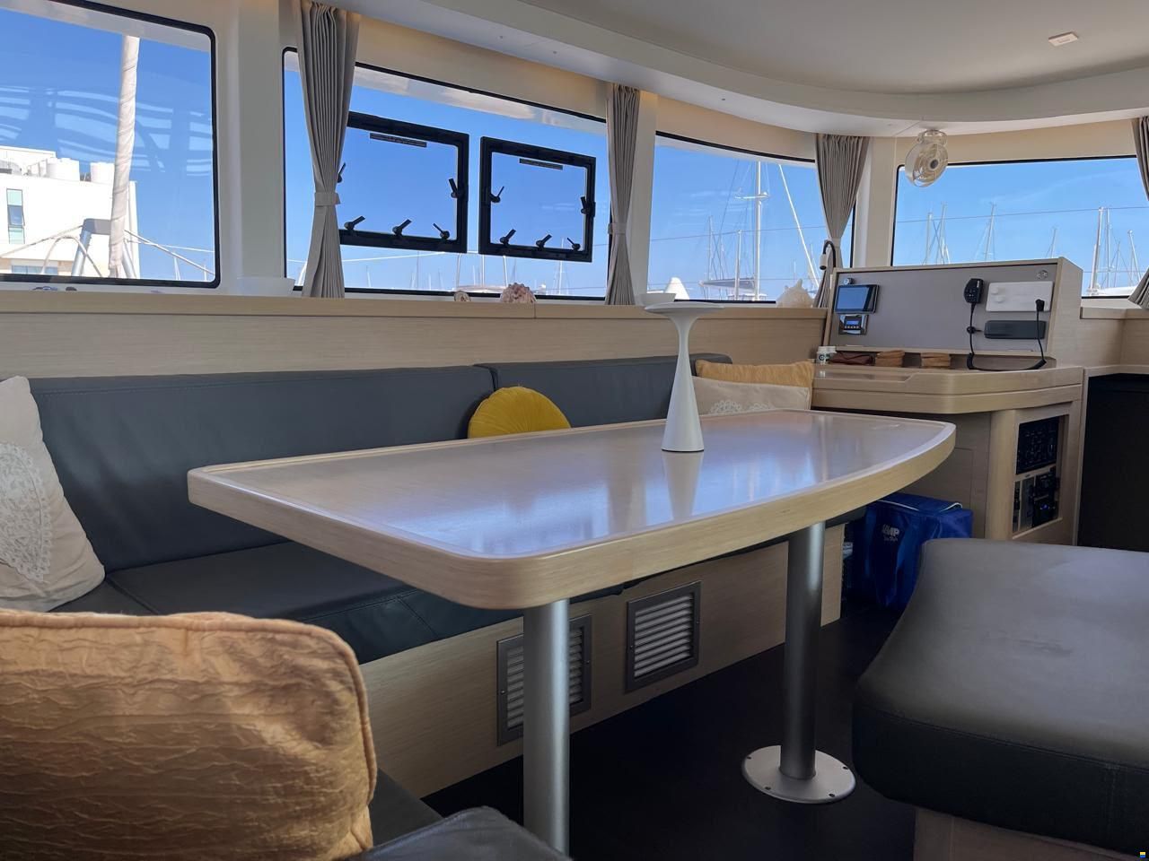 Lagoon 42