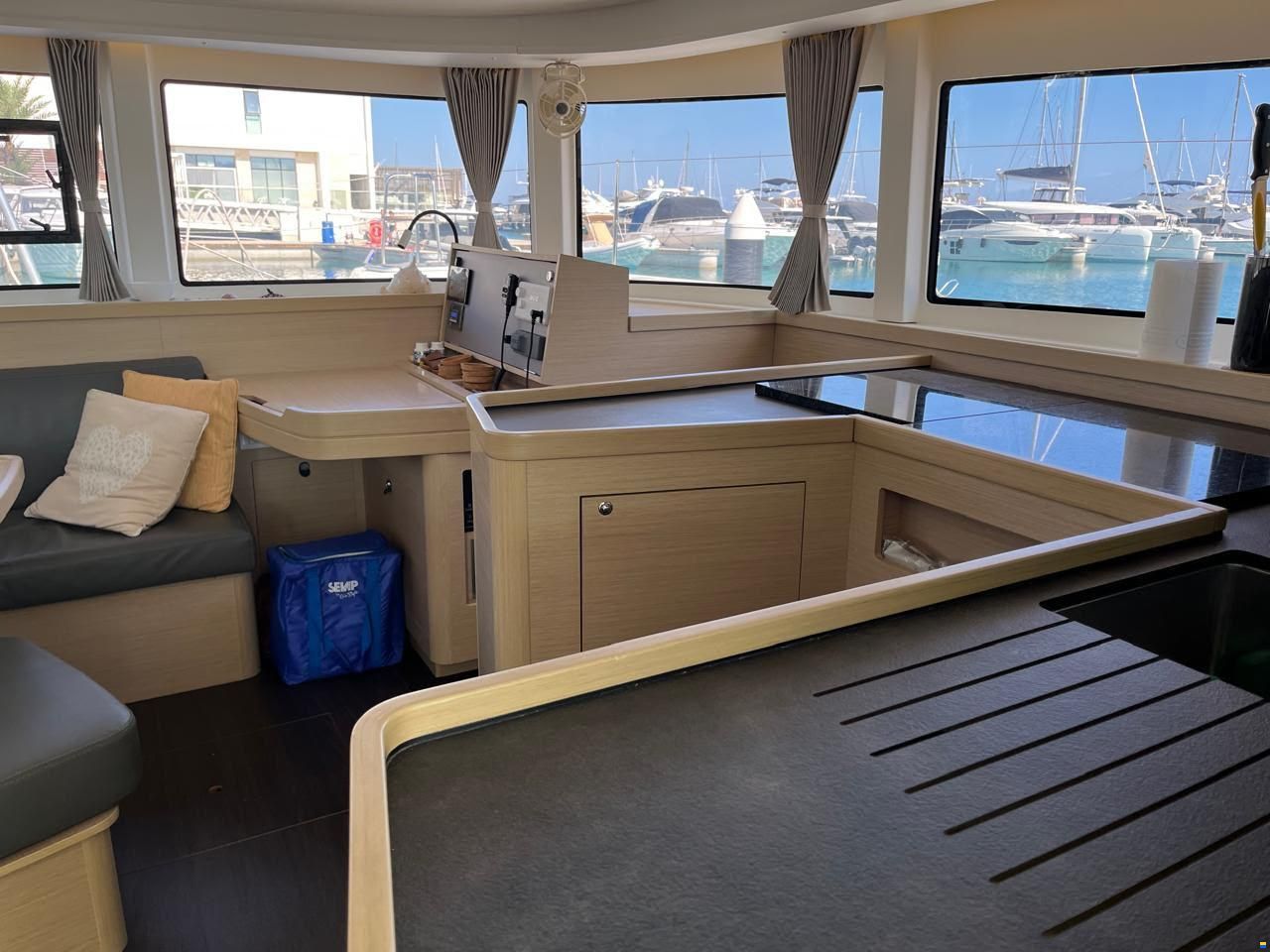 Lagoon 42