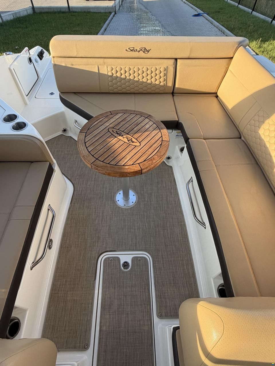 Sea Ray SDX 270
