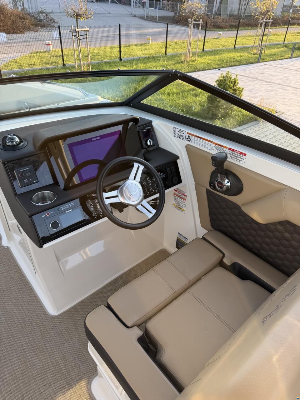Sea Ray SDX 270
