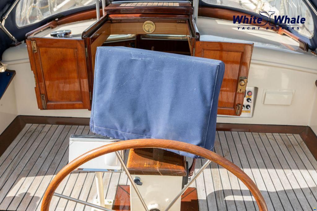 Pieter Beeldsnijder Stagzeil schoener custom built refit