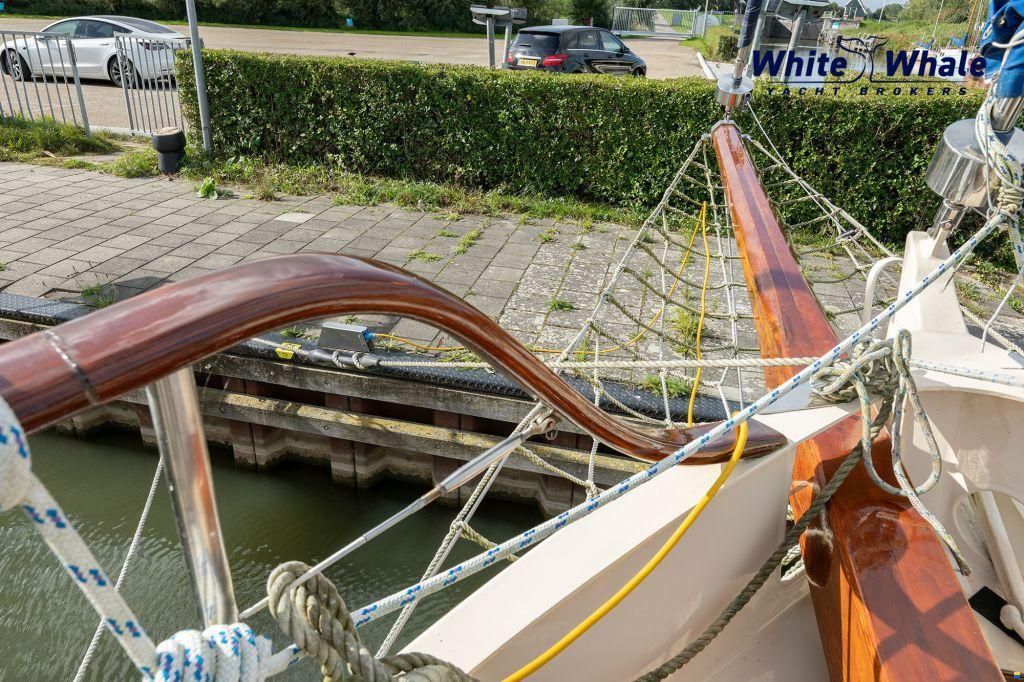 Pieter Beeldsnijder Stagzeil schoener custom built refit