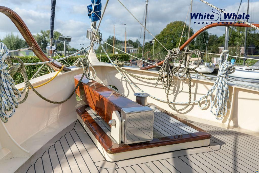 Pieter Beeldsnijder Stagzeil schoener custom built refit