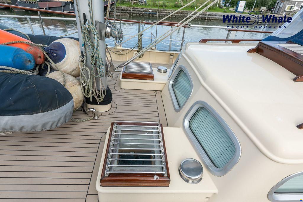 Pieter Beeldsnijder Stagzeil schoener custom built refit