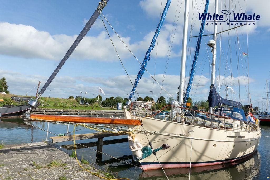 Pieter Beeldsnijder Stagzeil schoener custom built refit
