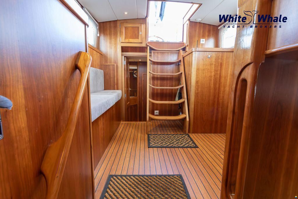 Pieter Beeldsnijder Stagzeil schoener custom built refit