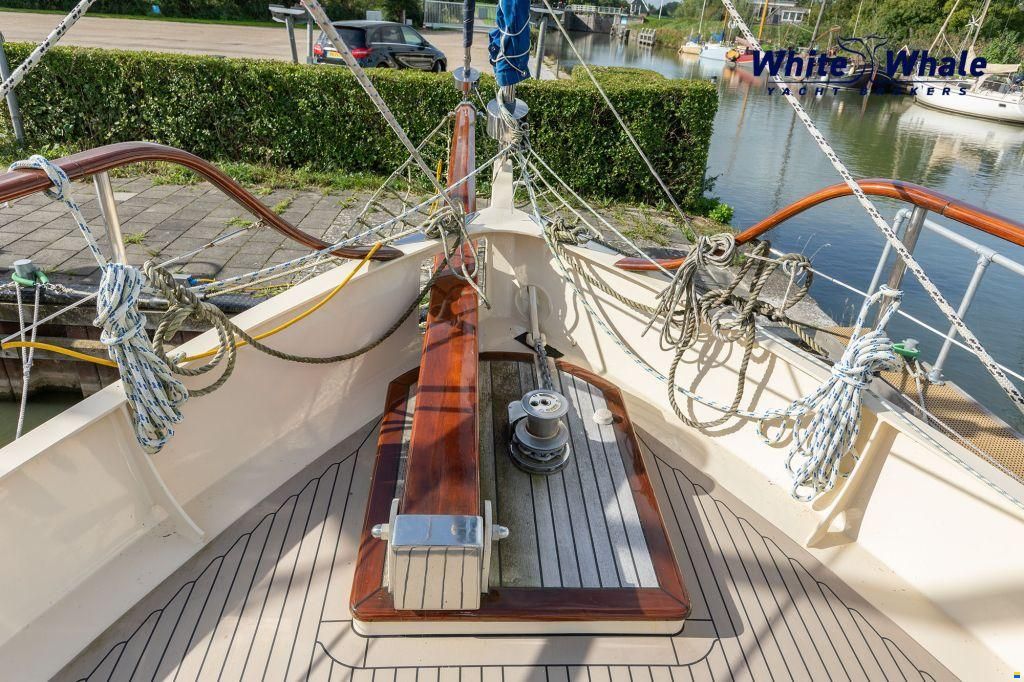Pieter Beeldsnijder Stagzeil schoener custom built refit