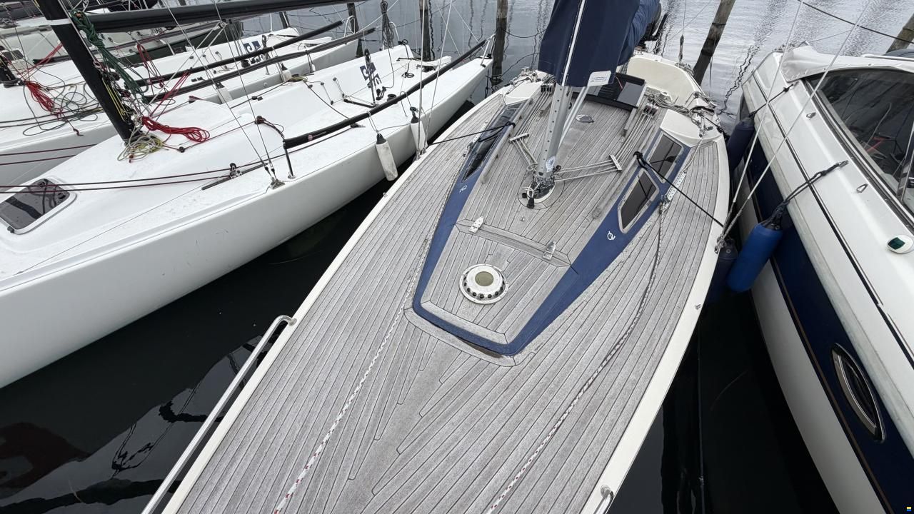 International 806