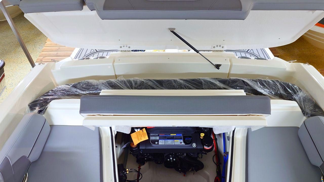 Bayliner VR6 Cuddy