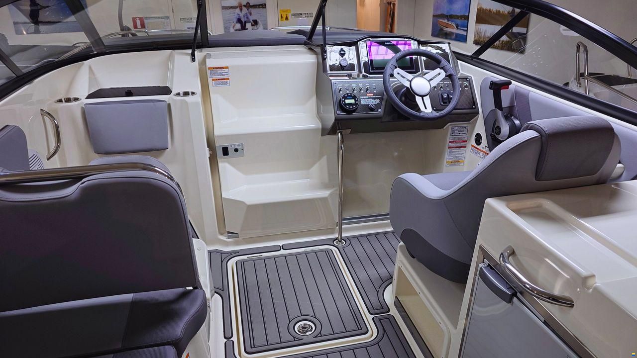 Bayliner VR6 Cuddy