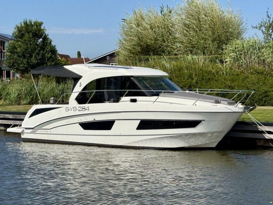 Beneteau Antares 9