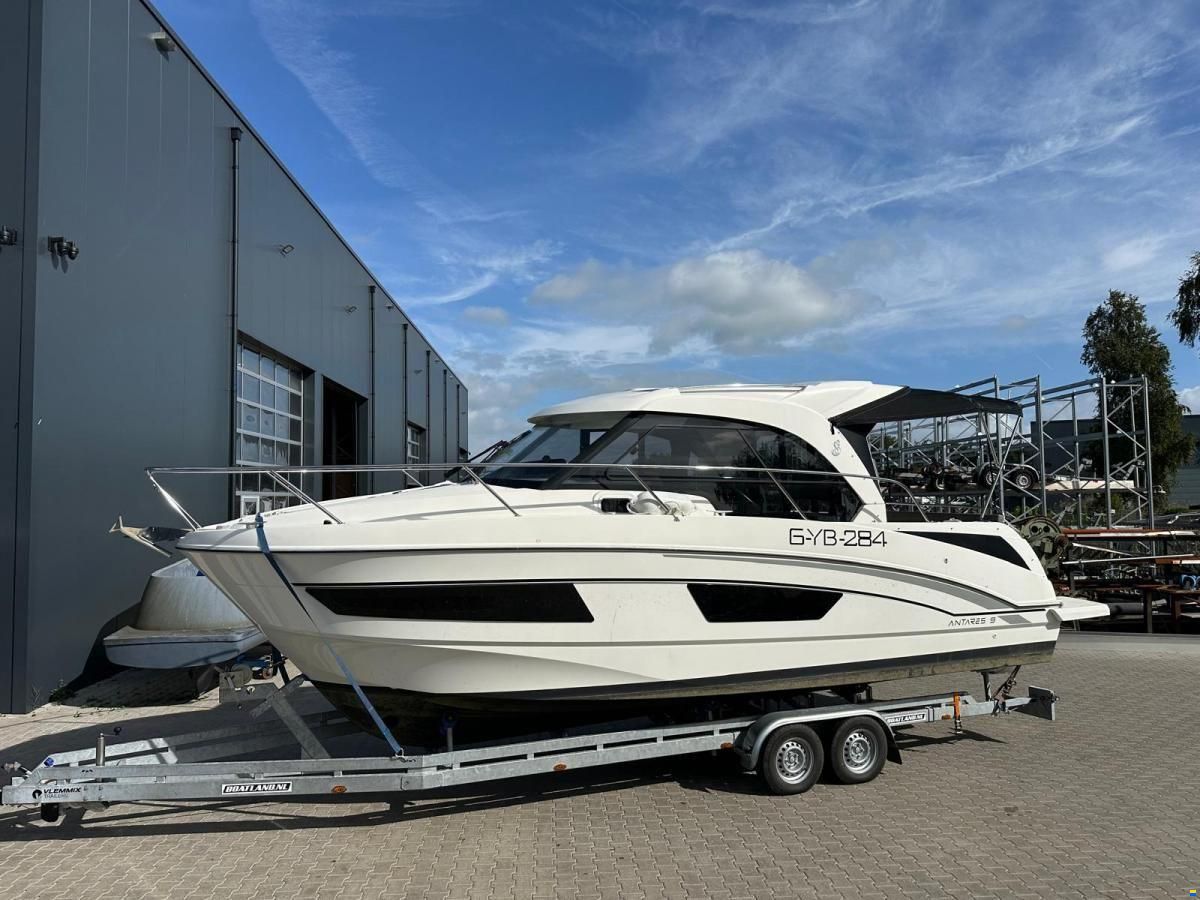 Beneteau Antares 9