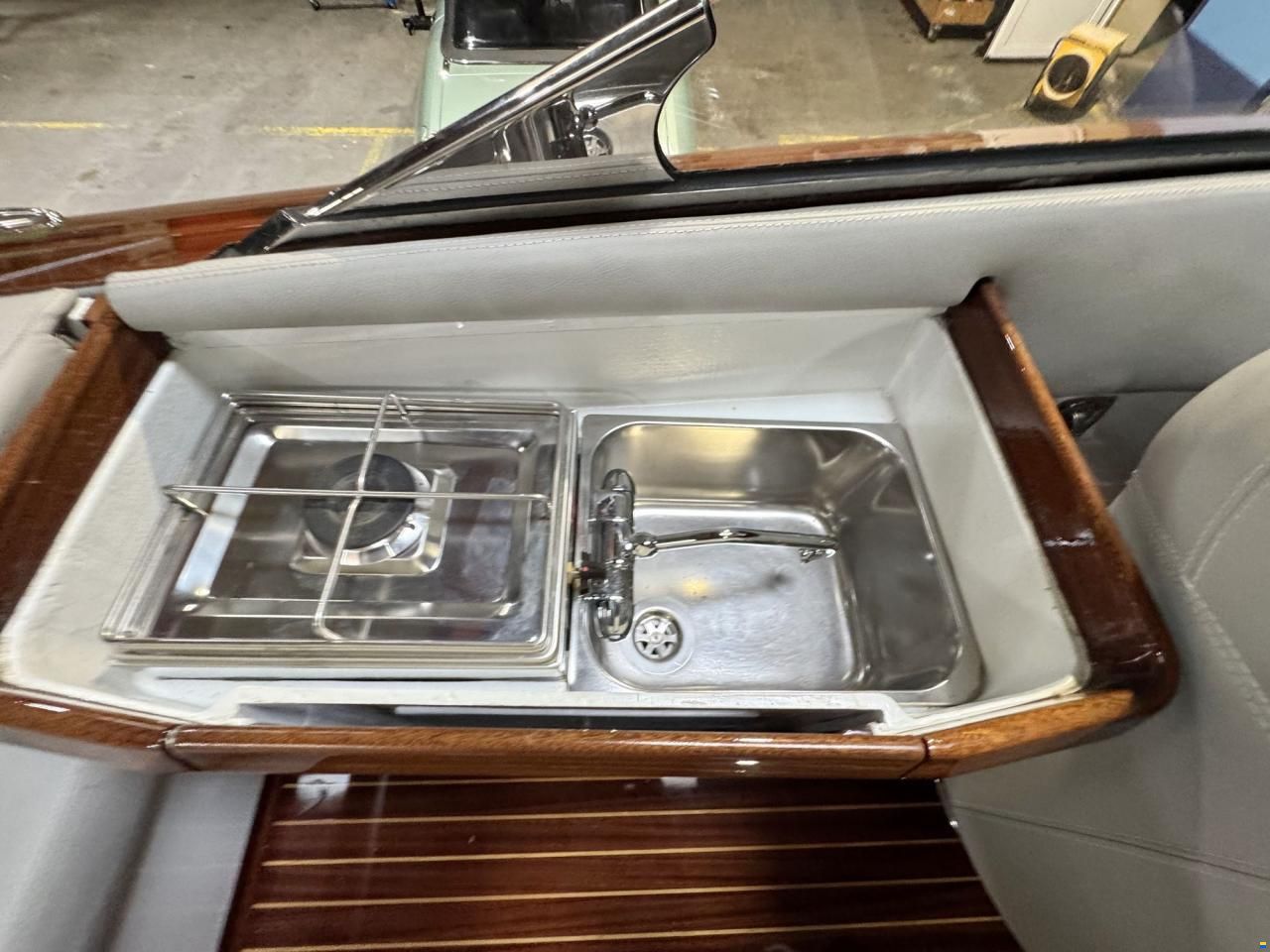 Runabout 33