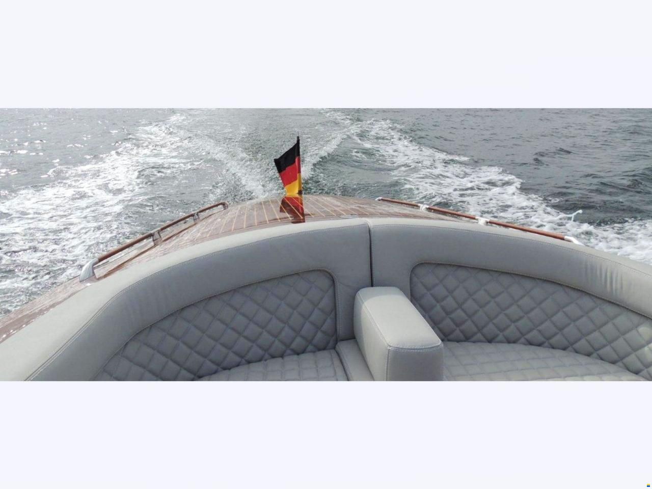 Runabout 33