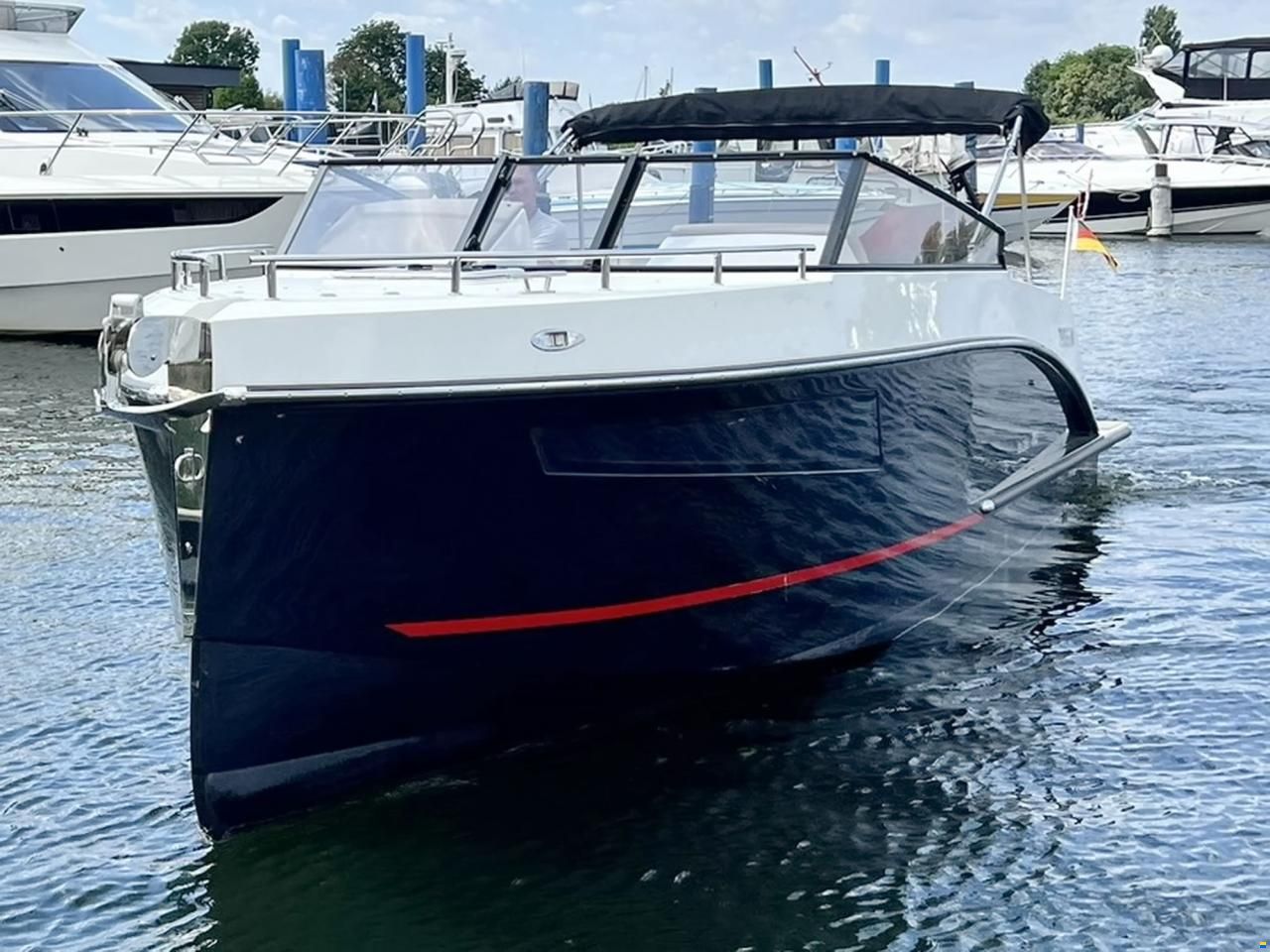 Maxima 800 Cabin