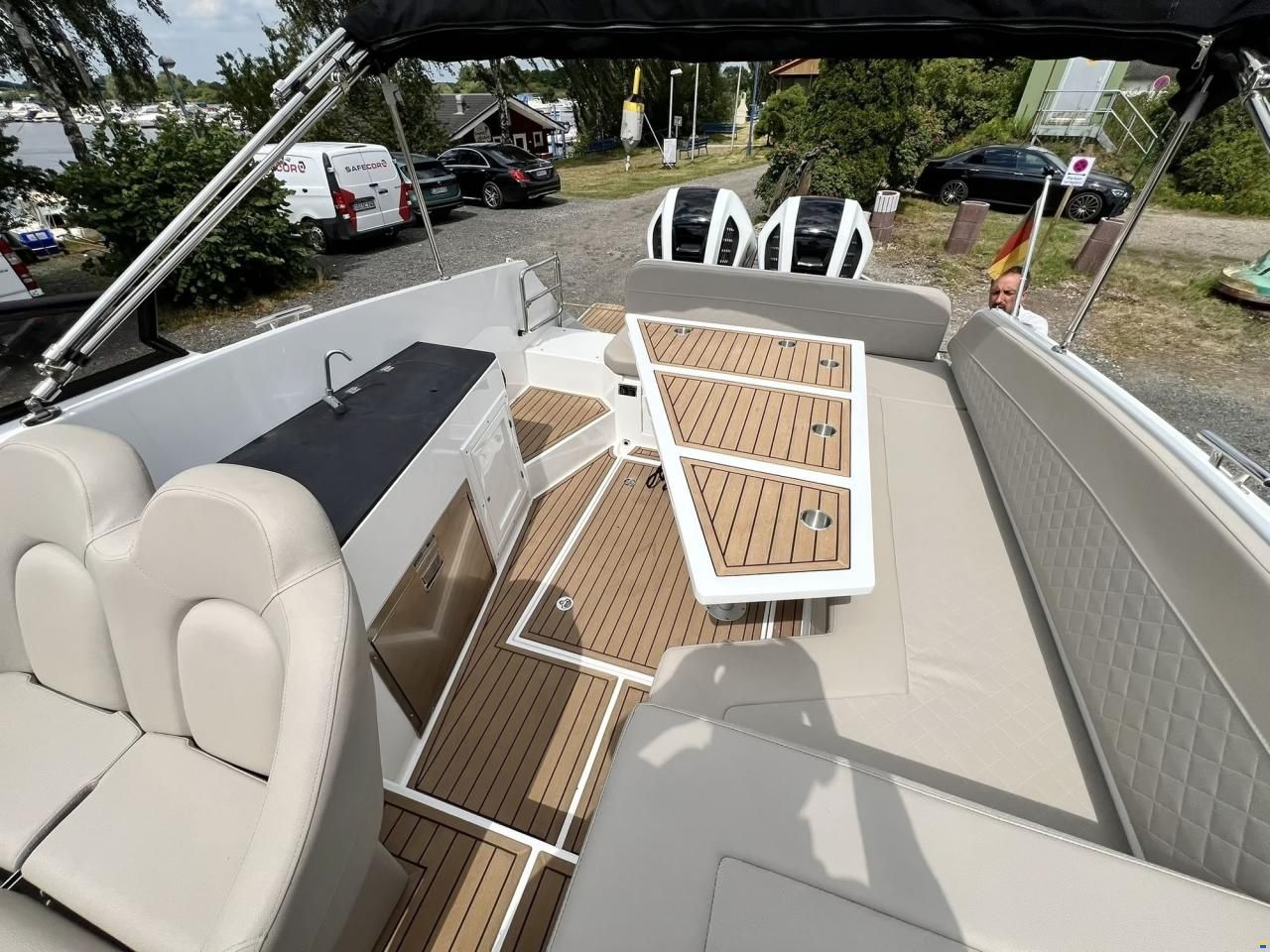 Maxima 800 Cabin