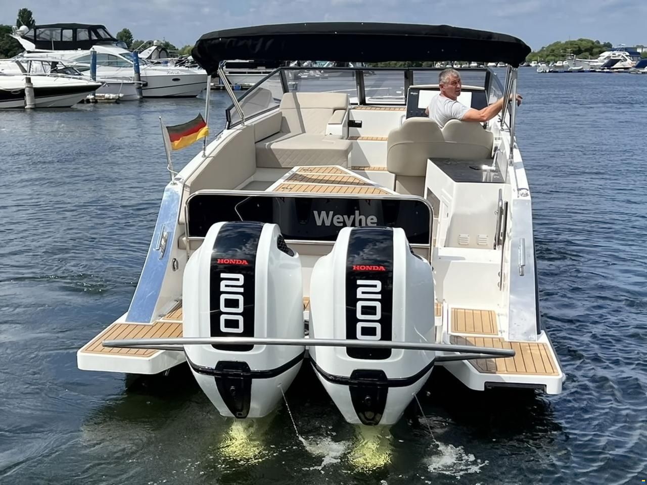 Maxima 800 Cabin