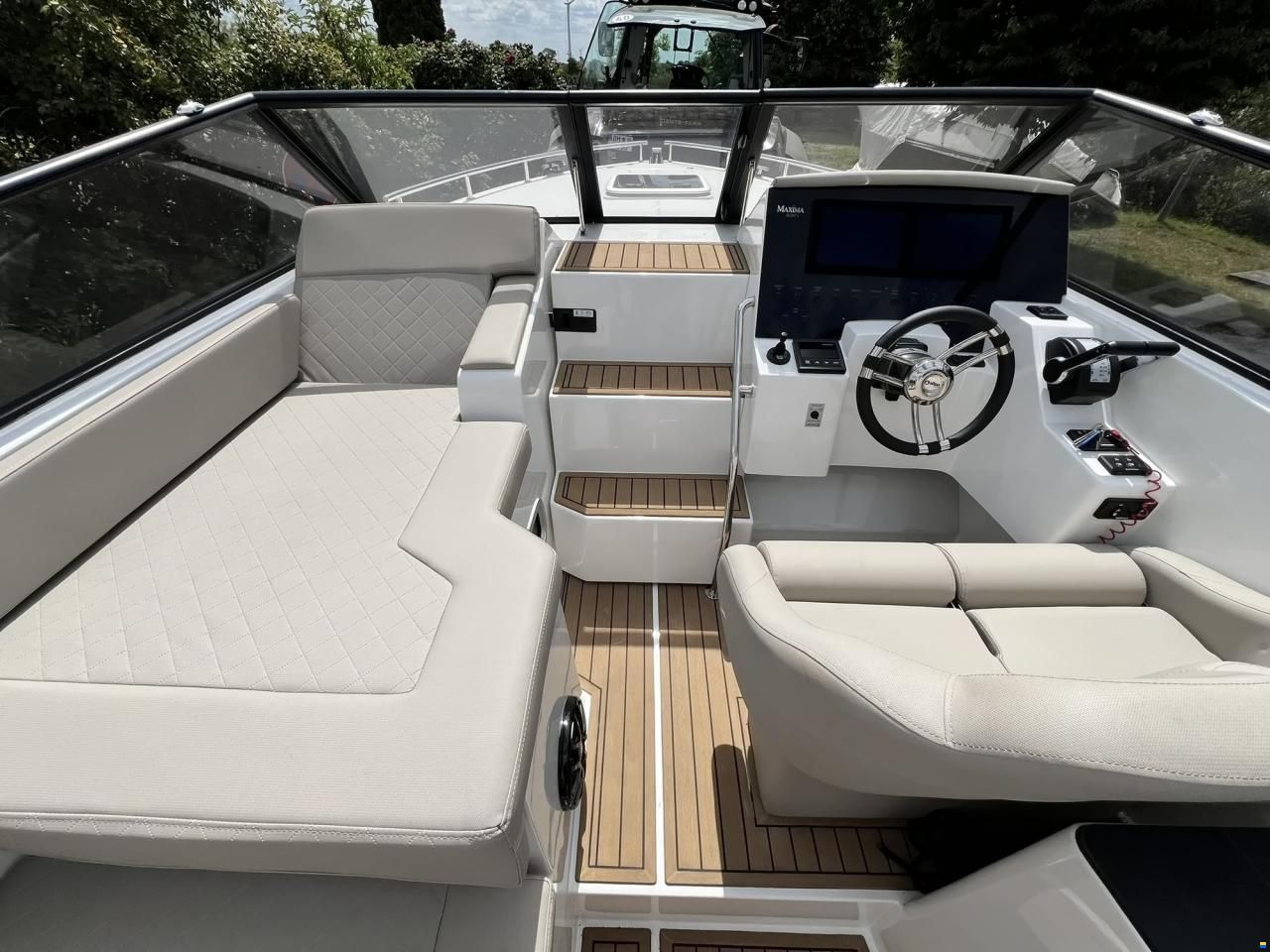 Maxima 800 Cabin