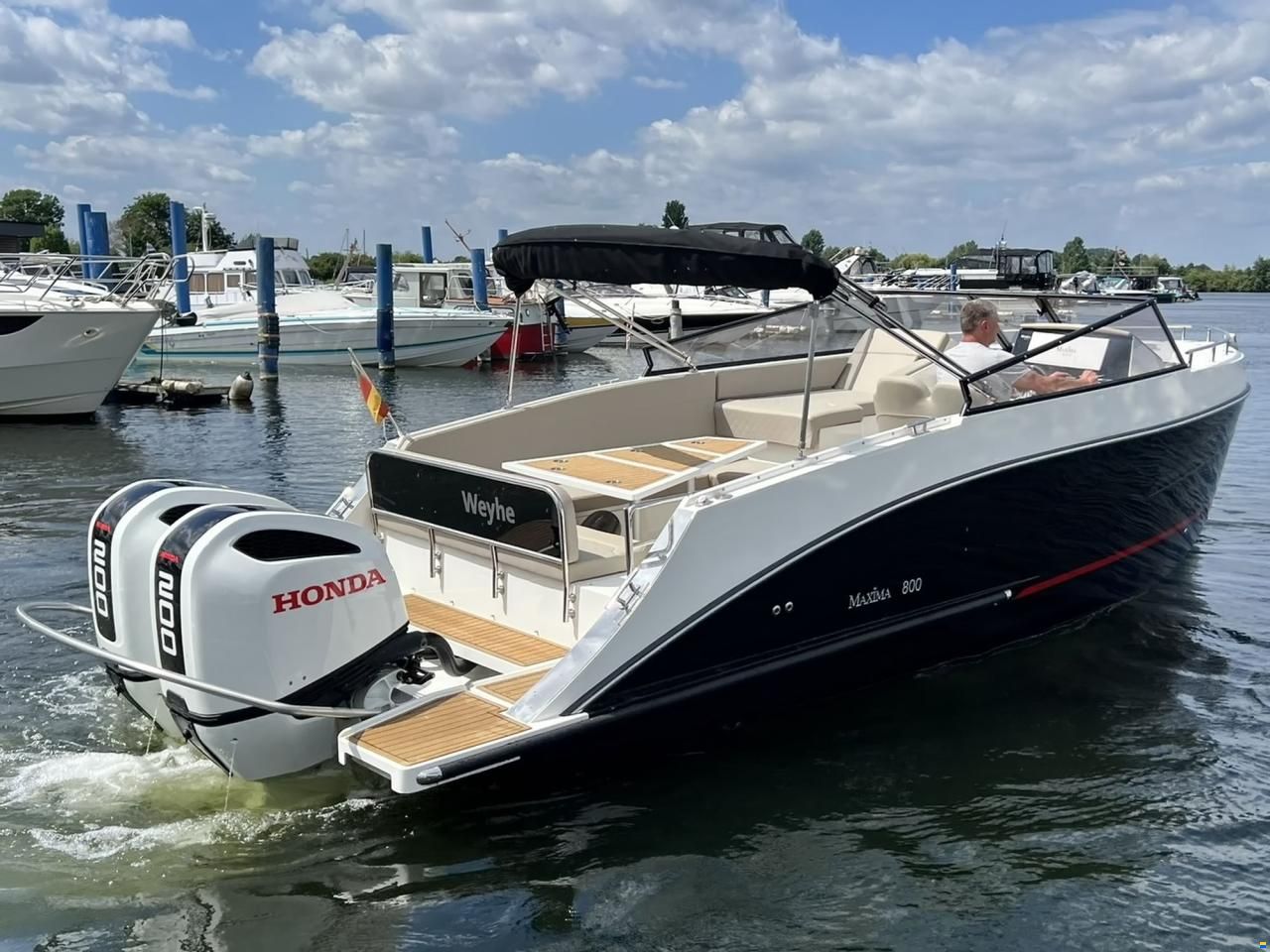 Maxima 800 Cabin