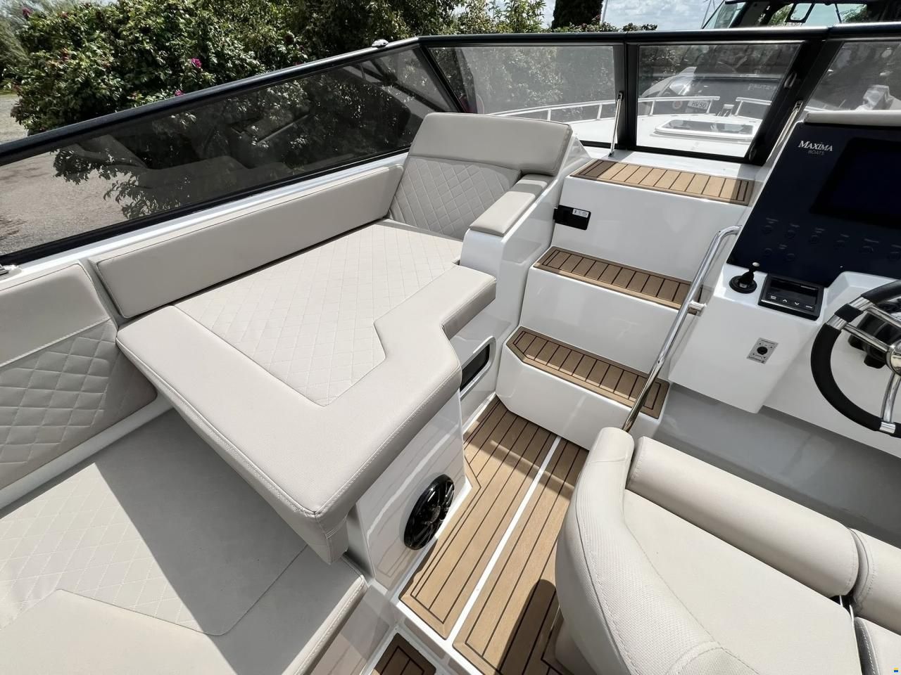 Maxima 800 Cabin