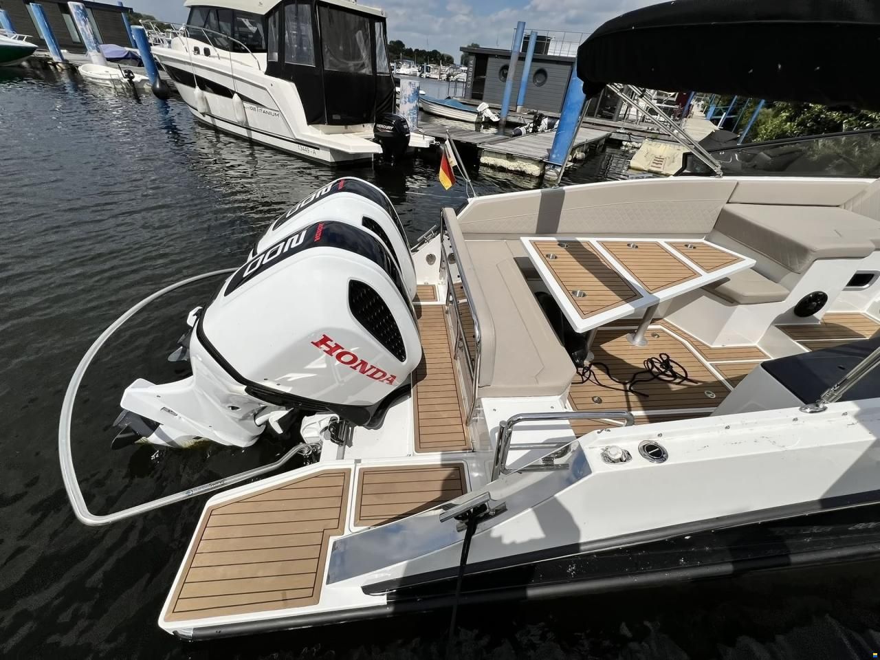 Maxima 800 Cabin