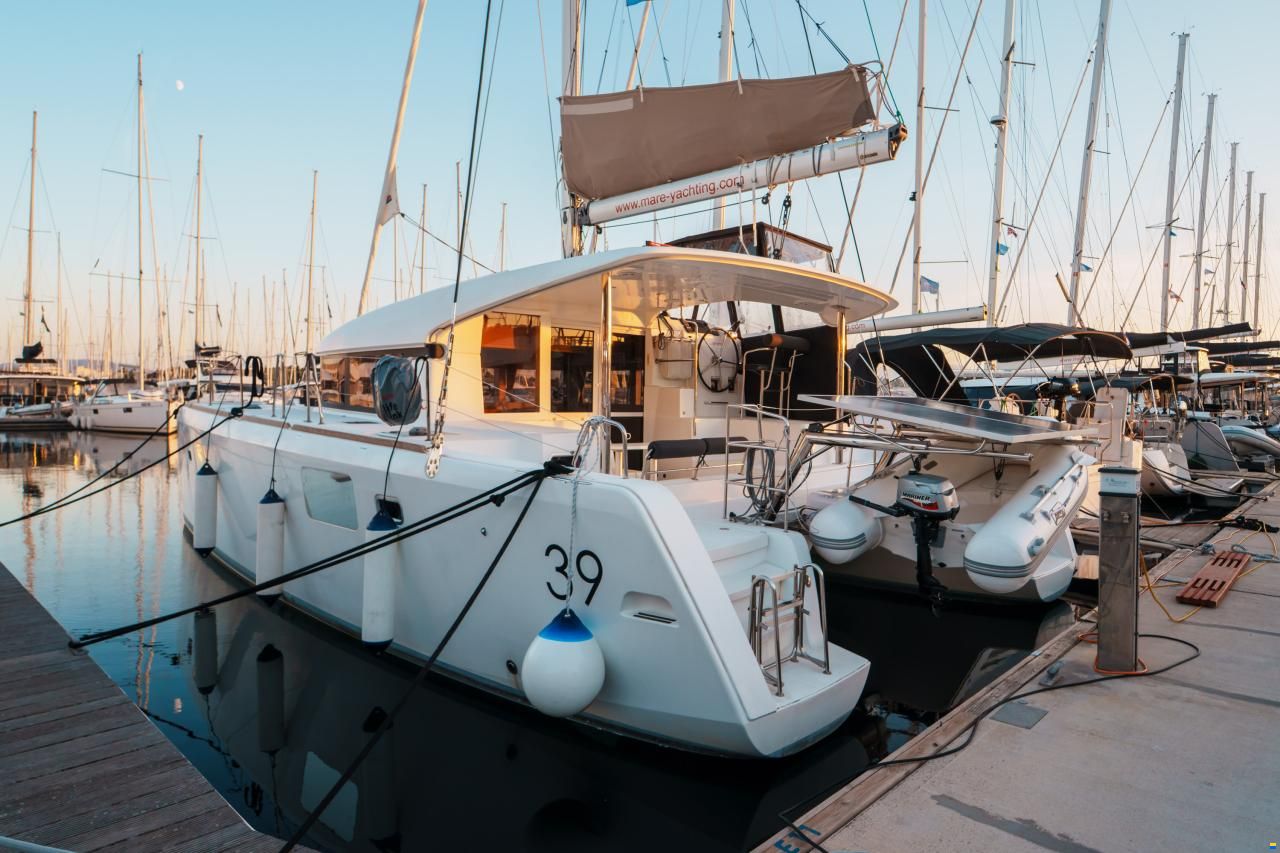 Lagoon 39