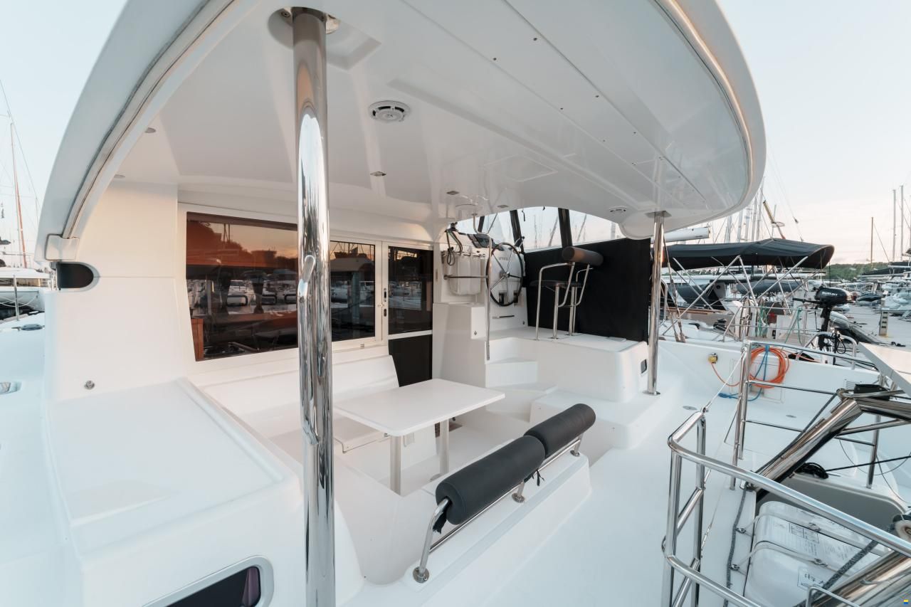 Lagoon 39