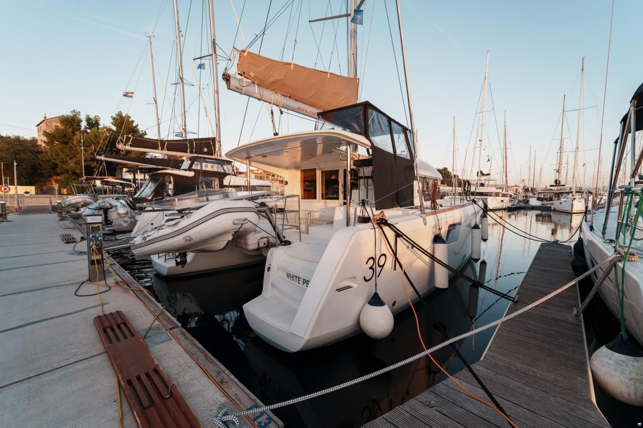 Lagoon 39