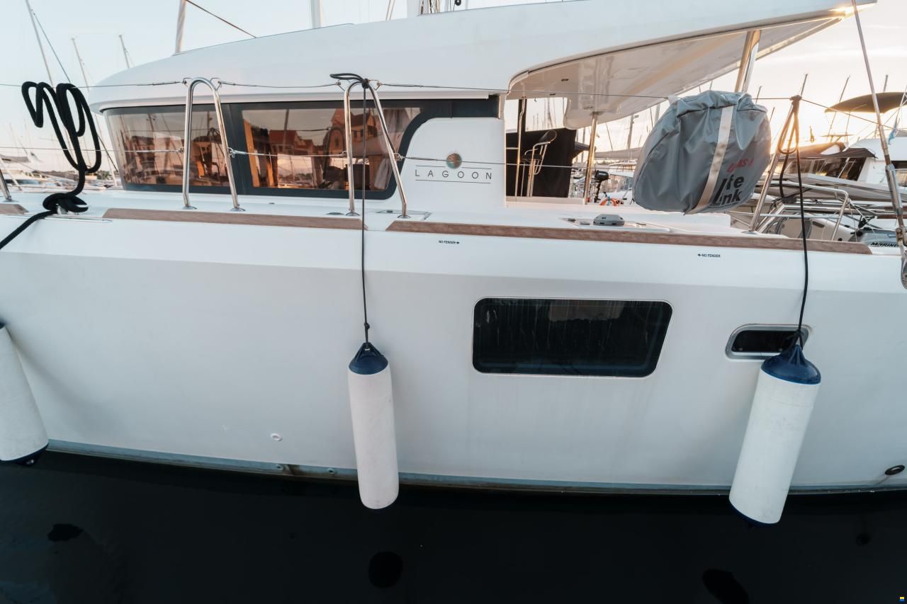 Lagoon 39
