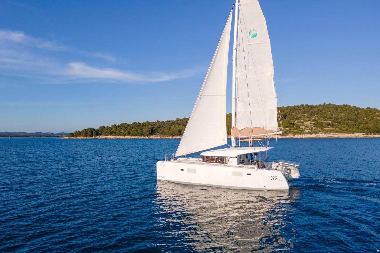 Lagoon 39