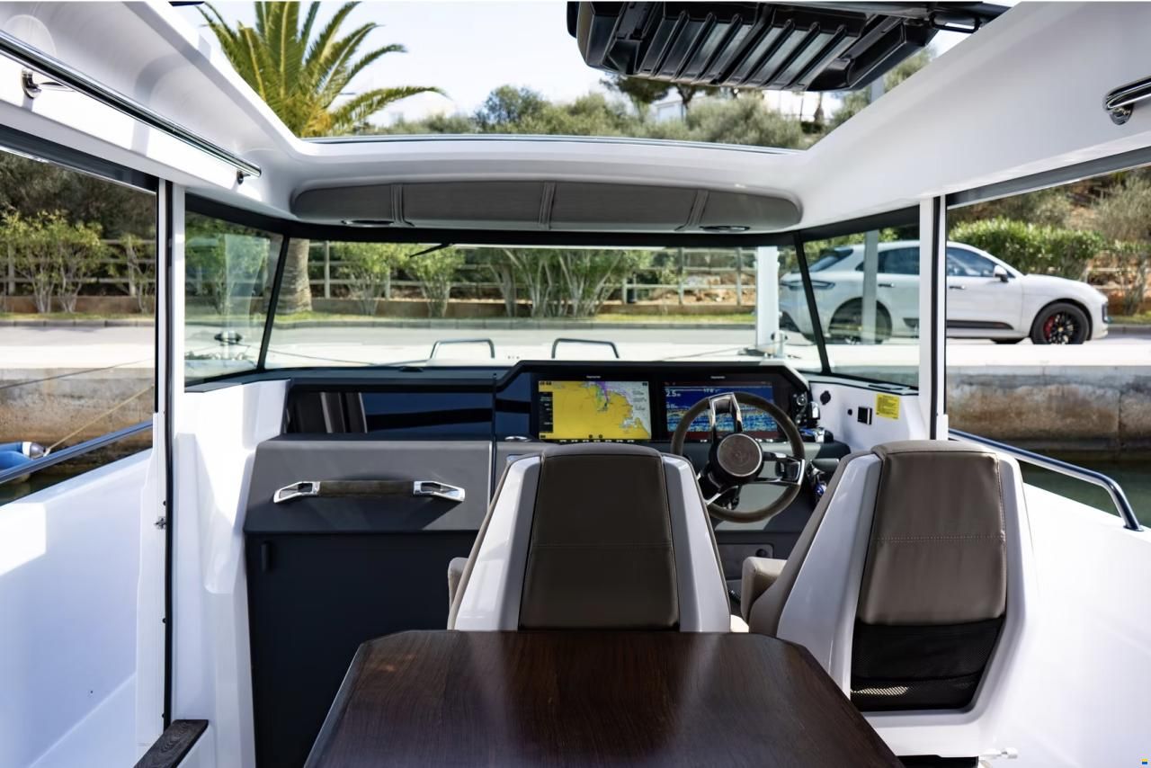 Axopar 37 Cross Cabin