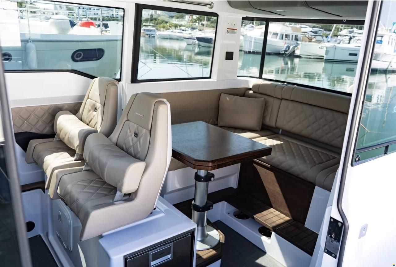 Axopar 37 Cross Cabin