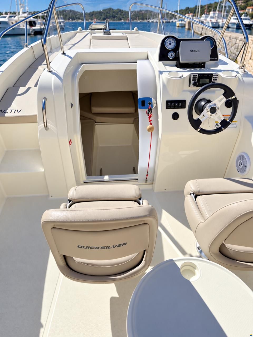 Quicksilver Activ 675
