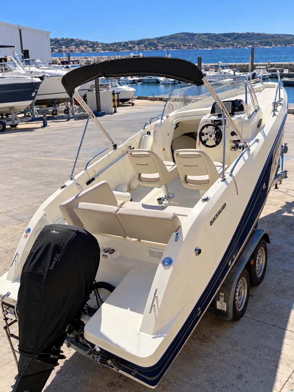 Quicksilver Activ 675