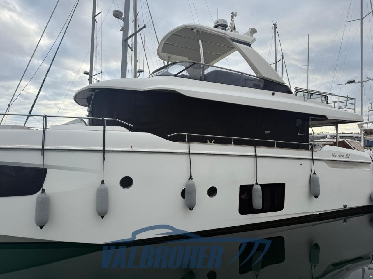 Absolute Navetta 52