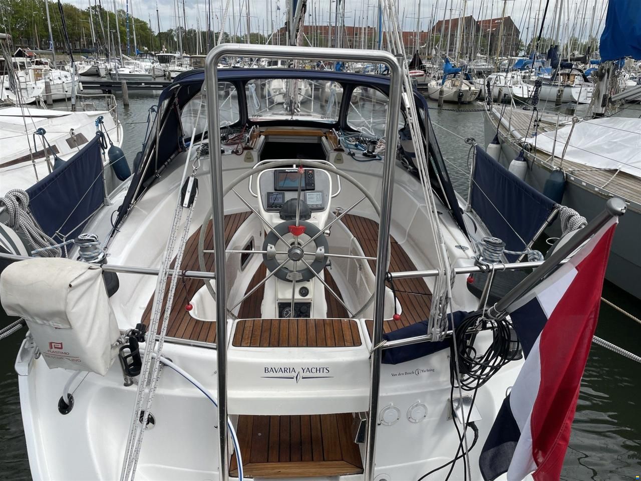 Bavaria 32