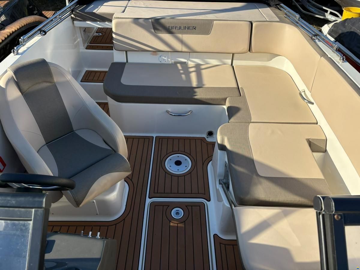 Bayliner VR5