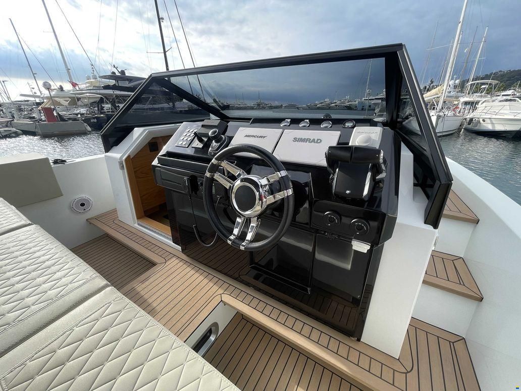 De Antonio D34 daycruiser