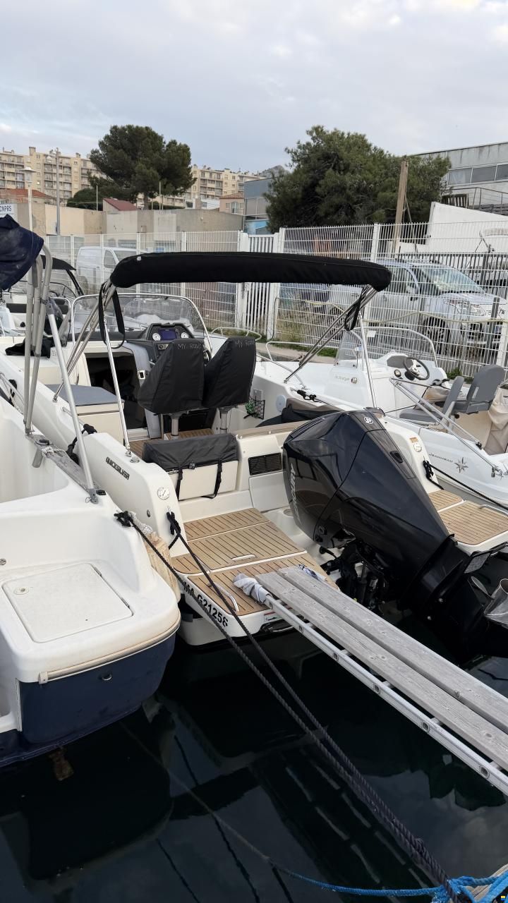Quicksilver Activ 755 Sundeck