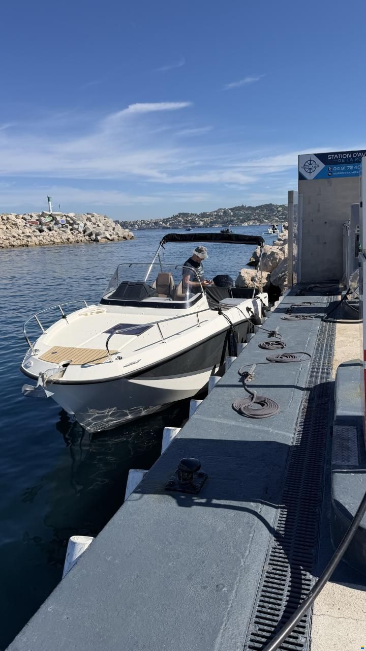 Quicksilver Activ 755 Sundeck