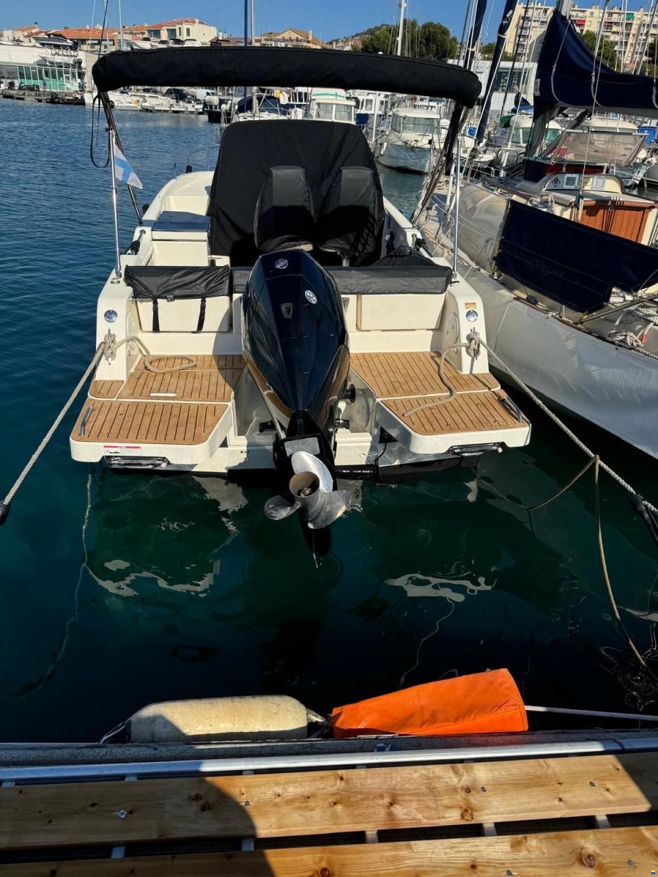 Quicksilver Activ 755 Sundeck